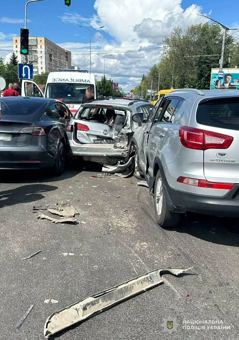 ДТП з п'ятьма авто у Львові: як п'яний водій спричинив масштабну аварію