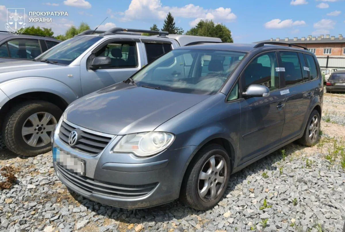 Контрабанда авто під виглядом допомоги ЗСУ: як судять шахраїв