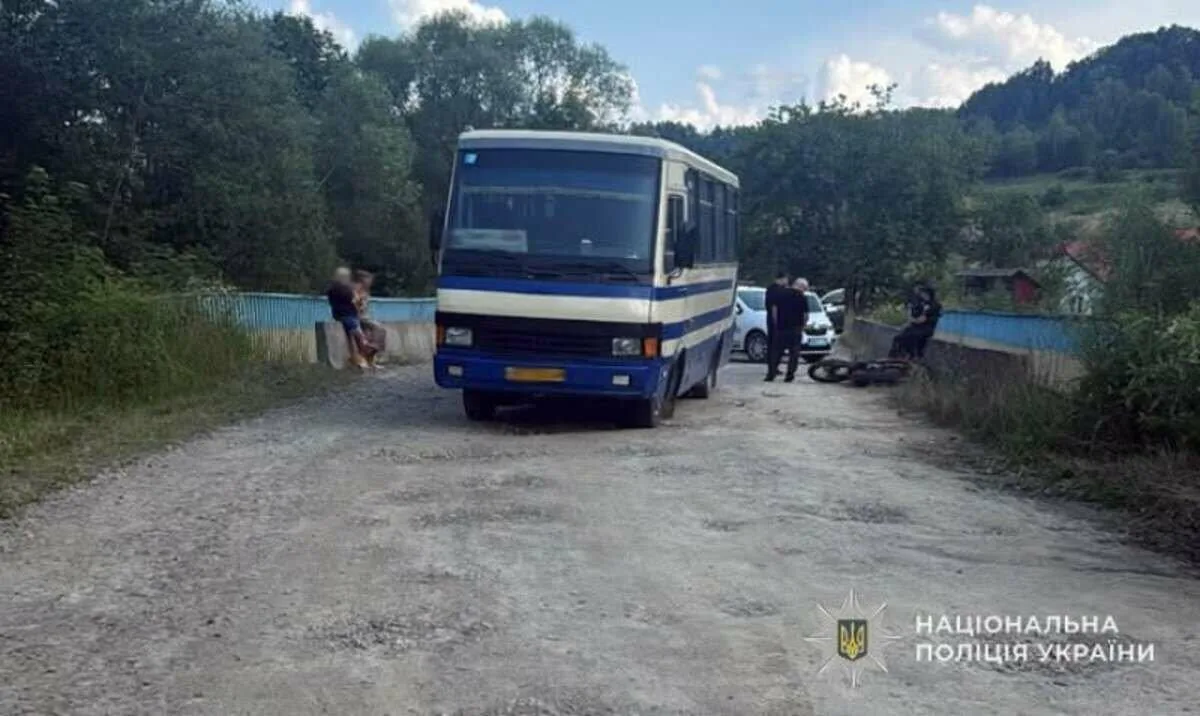 ДТП на Львівщині: мотоцикліст госпіталізований після зіткнення з автобусом